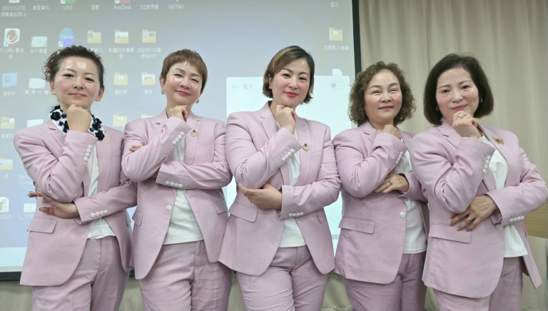 智點直銷媒--蔡宜容、李芷逸、李婉萍、李婷蓁、黃鳳英（左起）5位顧問，是財富四步驟系統的關鍵示範。