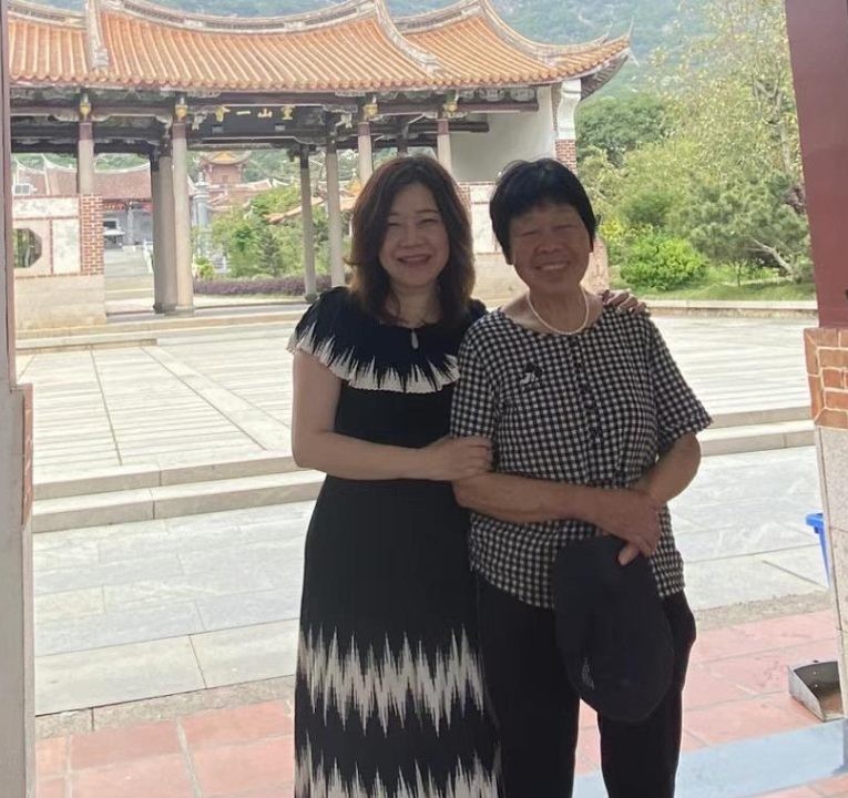 智點直銷媒--母親是詹子萱最想照顧的人。