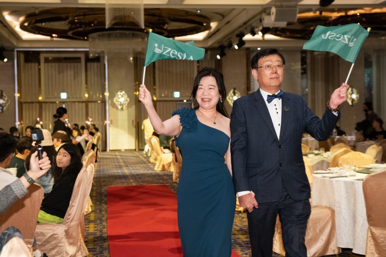 智點直銷媒--詹子萱曾經每天晚上想像這一刻，站在大型會場，紅毯一路鋪向舞台。